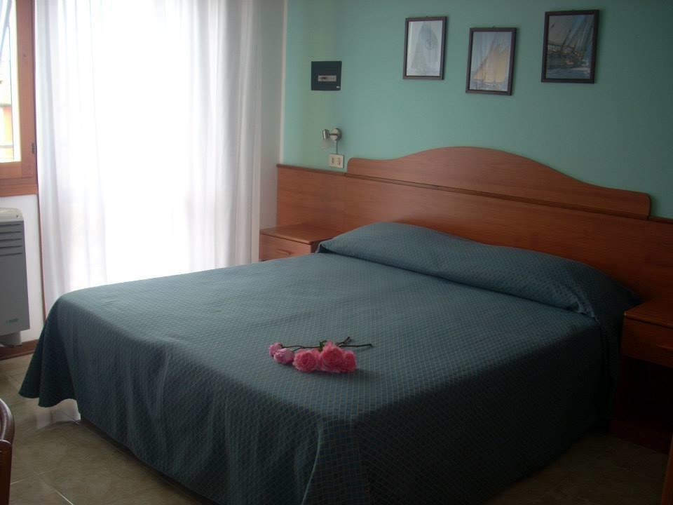 Hotel Fornaro Каорле Екстериор снимка